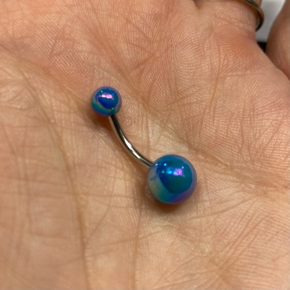 Metallic belly button ring - Picture 3 of 4